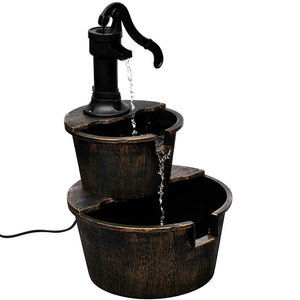 Kaskadenbrunnen mit Handwasserpumpe