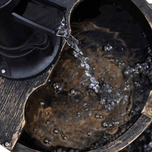 Kaskadenbrunnen mit Handwasserpumpe