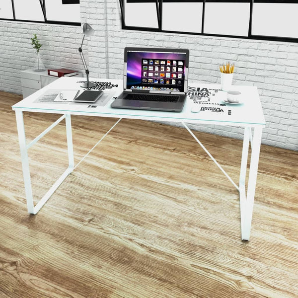 Schreibtisch mit Weltkarten-Design