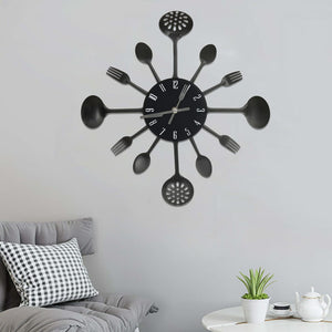Schwarze Wanduhr mit Besteck-Design, 40 cm