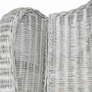 Grauer Rattan Sessel mit Leinenkissen