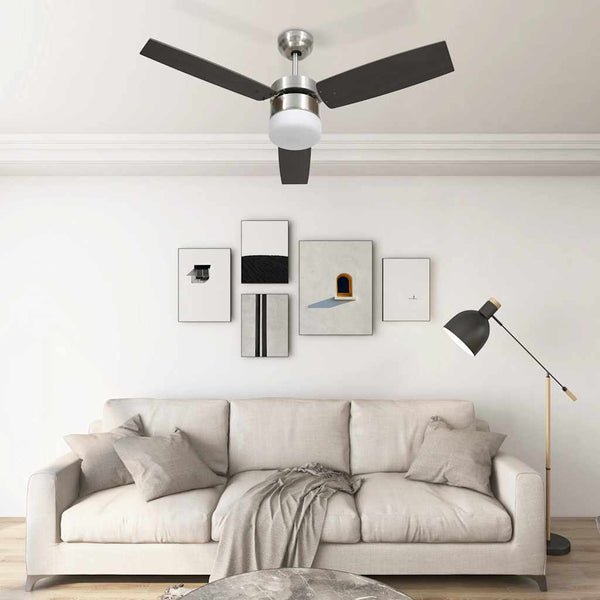 Dunkelbrauner Deckenventilator mit Licht und Fernbedienung