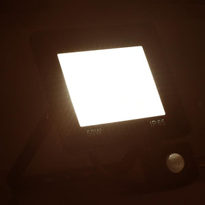 vidaXL LED Floodlight with Sensor 50W Warm White