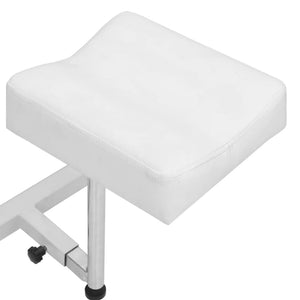 Weißer Massagestuhl mit Fußstütze