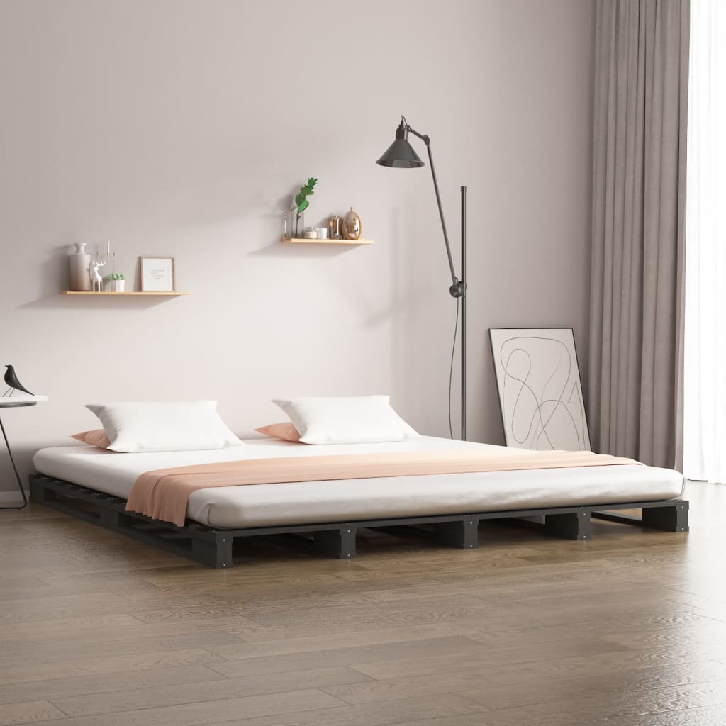 Graues Palettenbett 150x200 cm Massivholz