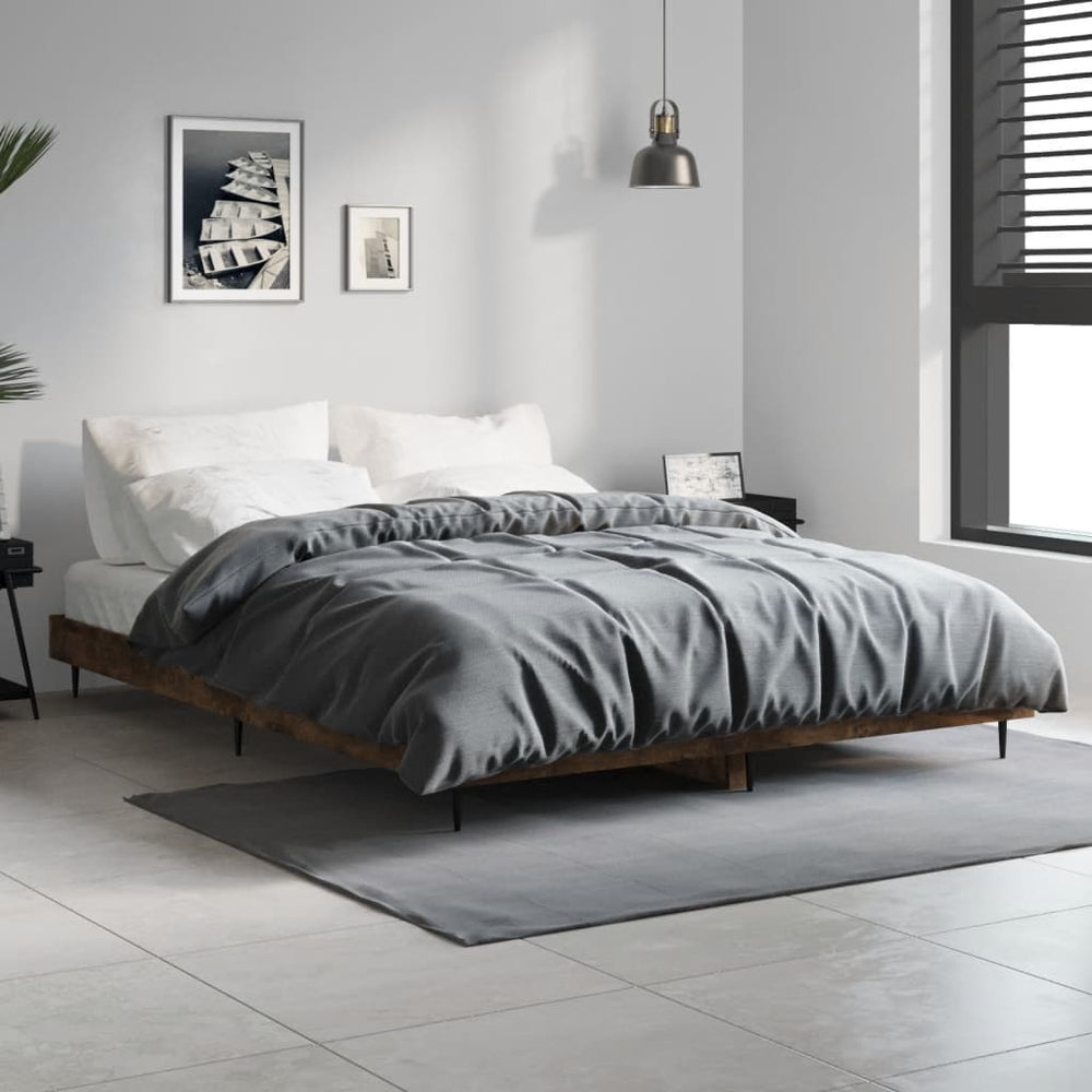 vidaXL Cadre de lit chêne fumé 135x190 cm en bois d'ingénierie