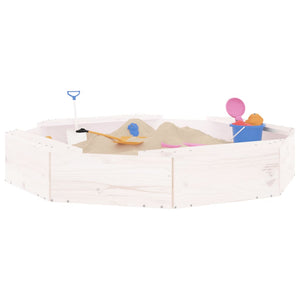 Weißer Sandkasten mit Sitzen aus Kiefernholz