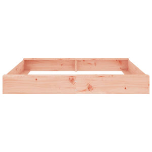 Quadratischer Sandkasten mit Sitzen
