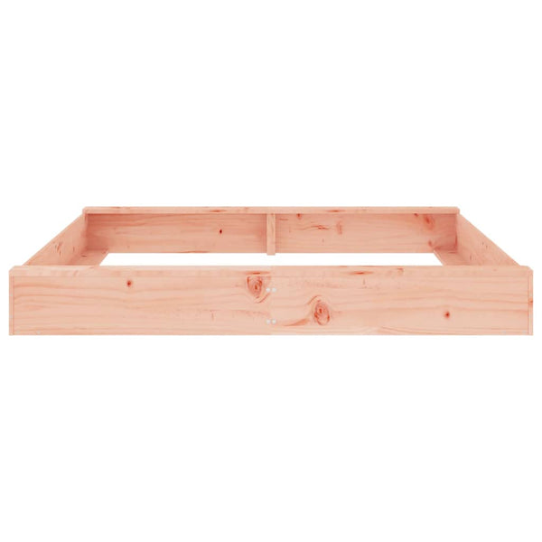 Quadratischer Sandkasten mit Sitzen