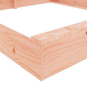 Quadratischer Sandkasten mit Sitzen