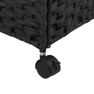 Schwarzer Rattan-Wäschekorb mit Rollen