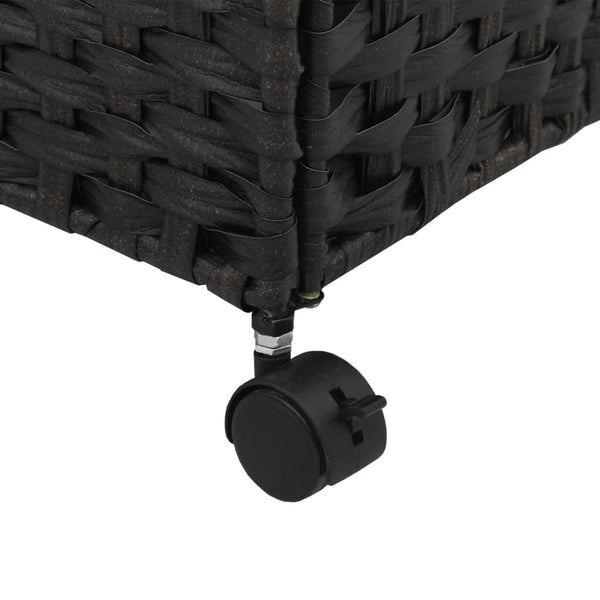 Schwarzer Rattan-Wäschekorb mit Rollen