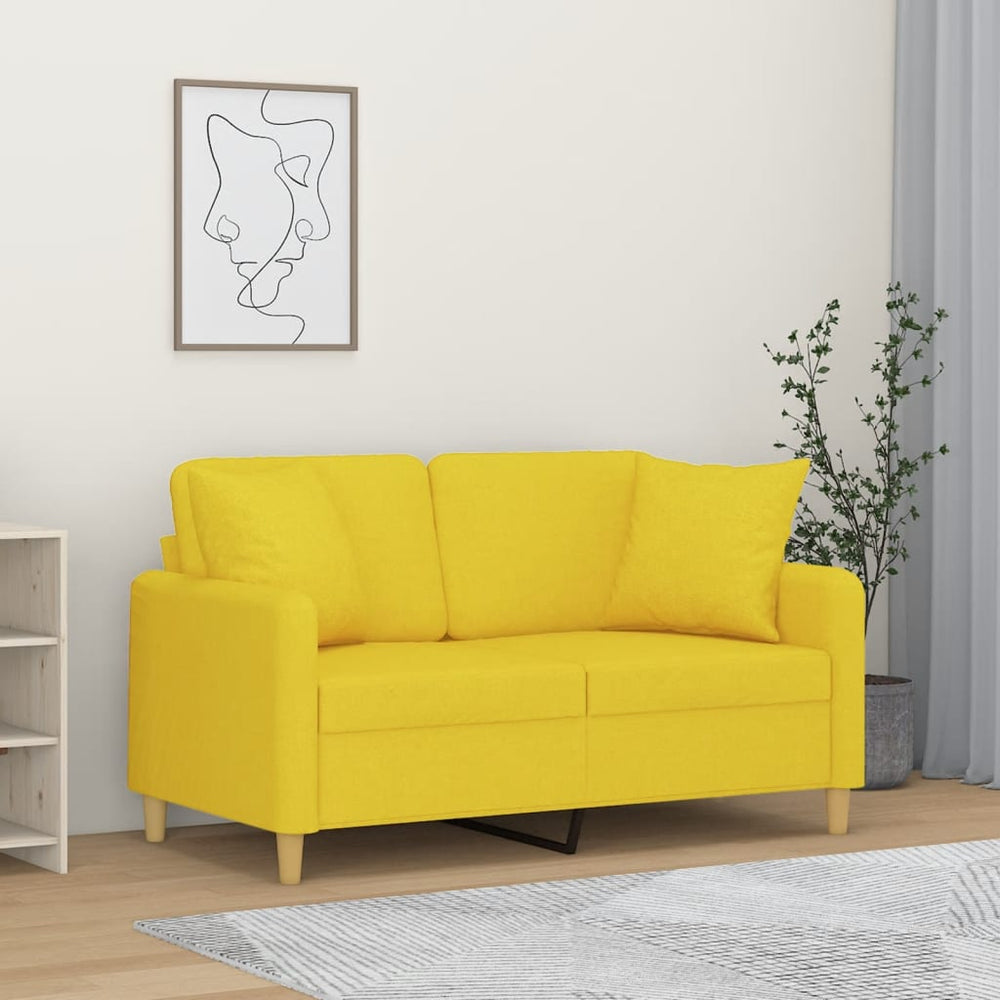 Hellgelbes 2-Sitzer Sofa mit Zierkissen