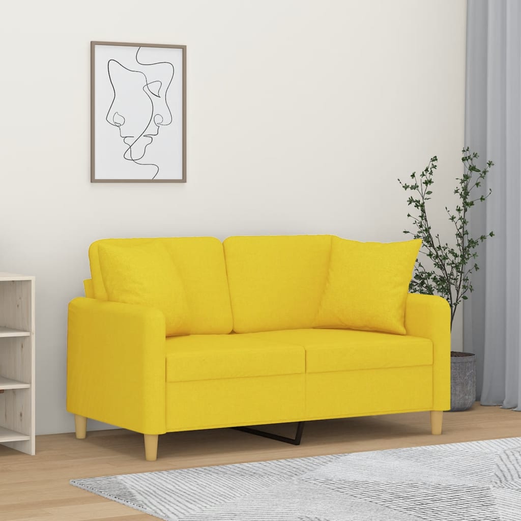 Hellgelbes 2-Sitzer Sofa mit Zierkissen
