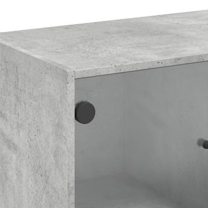 Betongrauer Beistellschrank mit Glastüren