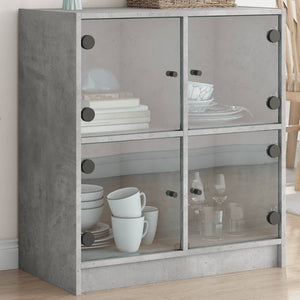 Betongrauer Beistellschrank mit Glastüren