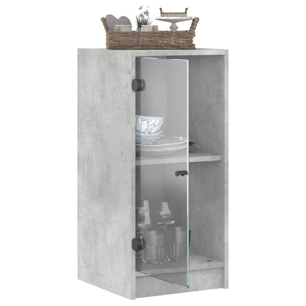 Betongrauer Beistellschrank mit Glastüren
