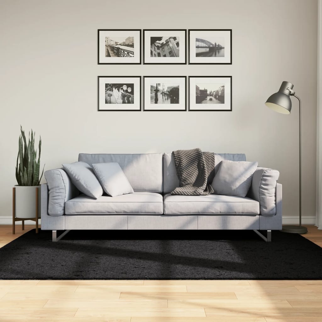 Schwarzer Kurzflor Teppich 140x200 cm
