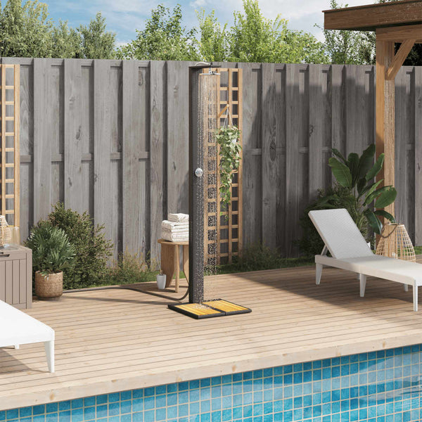 Schwarze Gartendusche mit Poly Rattan & Akazienholz
