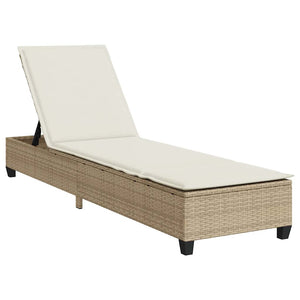 Beige Sonnenliege mit Auflagen