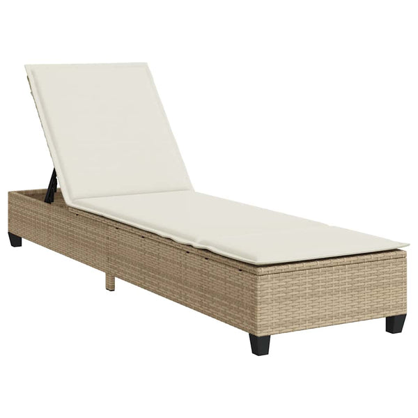 Beige Sonnenliege mit Auflagen
