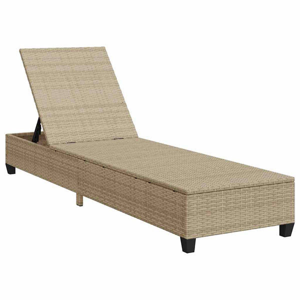 Beige Sonnenliege mit Auflagen