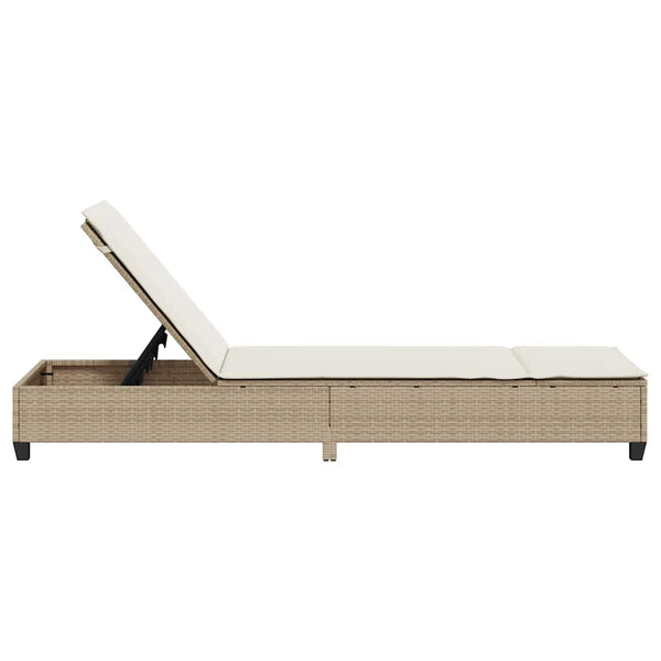 Beige Sonnenliege mit Auflagen