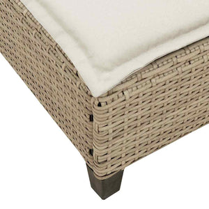 Beige Sonnenliege mit Auflagen