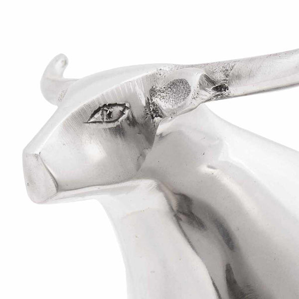 Silberne Stierskulptur aus Aluminium, 23 cm