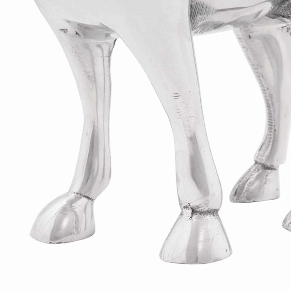 Silberne Stierskulptur aus Aluminium, 23 cm