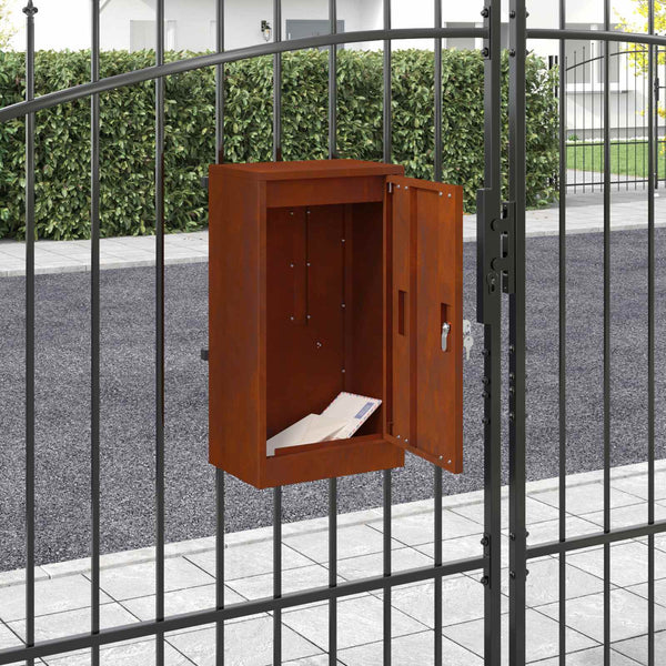 Rostiger Briefkasten mit Speicher