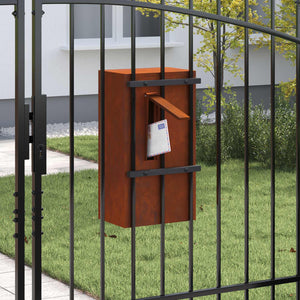 Rostiger Briefkasten mit Speicher
