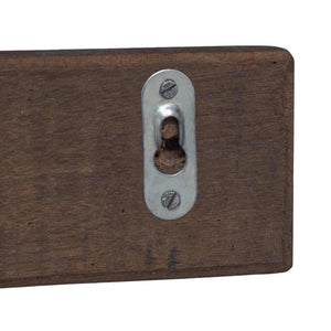 Kleiderbügel aus recyceltem Holz