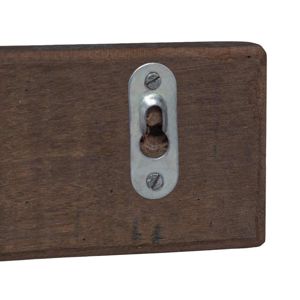 Kleiderbügel aus recyceltem Holz