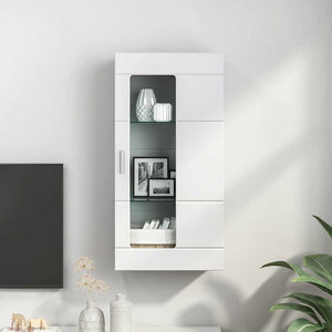Weißer Holzschrank mit Stauraum