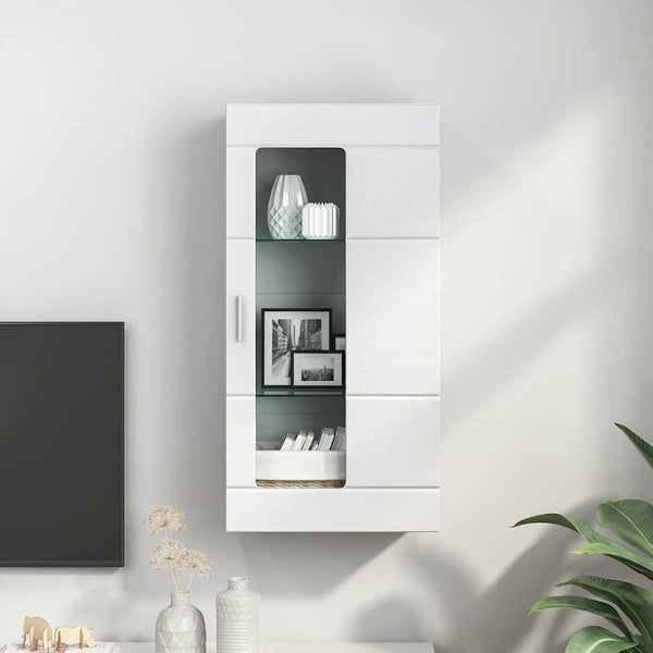 Weißer Holzschrank mit Stauraum