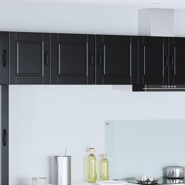 Schwarzer Küchenschrank mit Regal