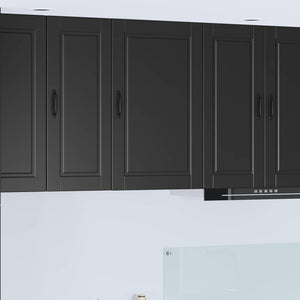 Schwarzer Küchenschrank mit Regal