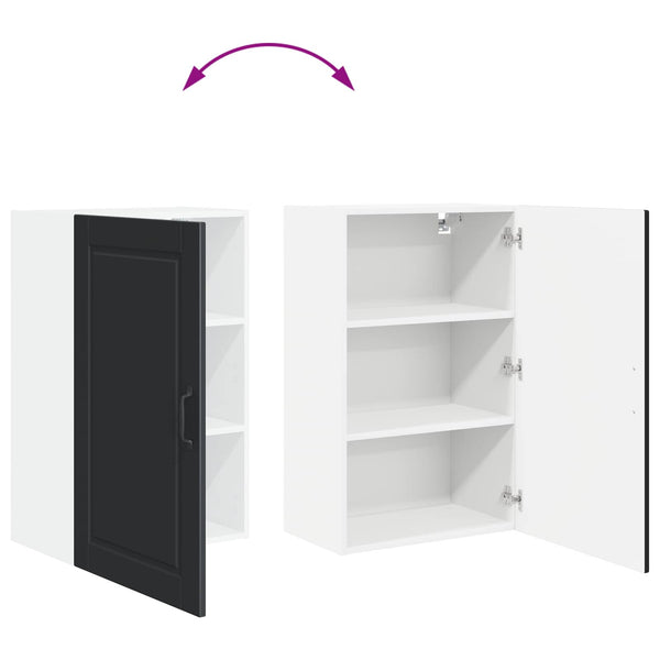 Schwarzer Küchenschrank mit Regal