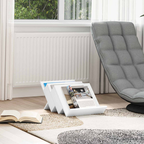 Weißes Magazinregal mit Regal