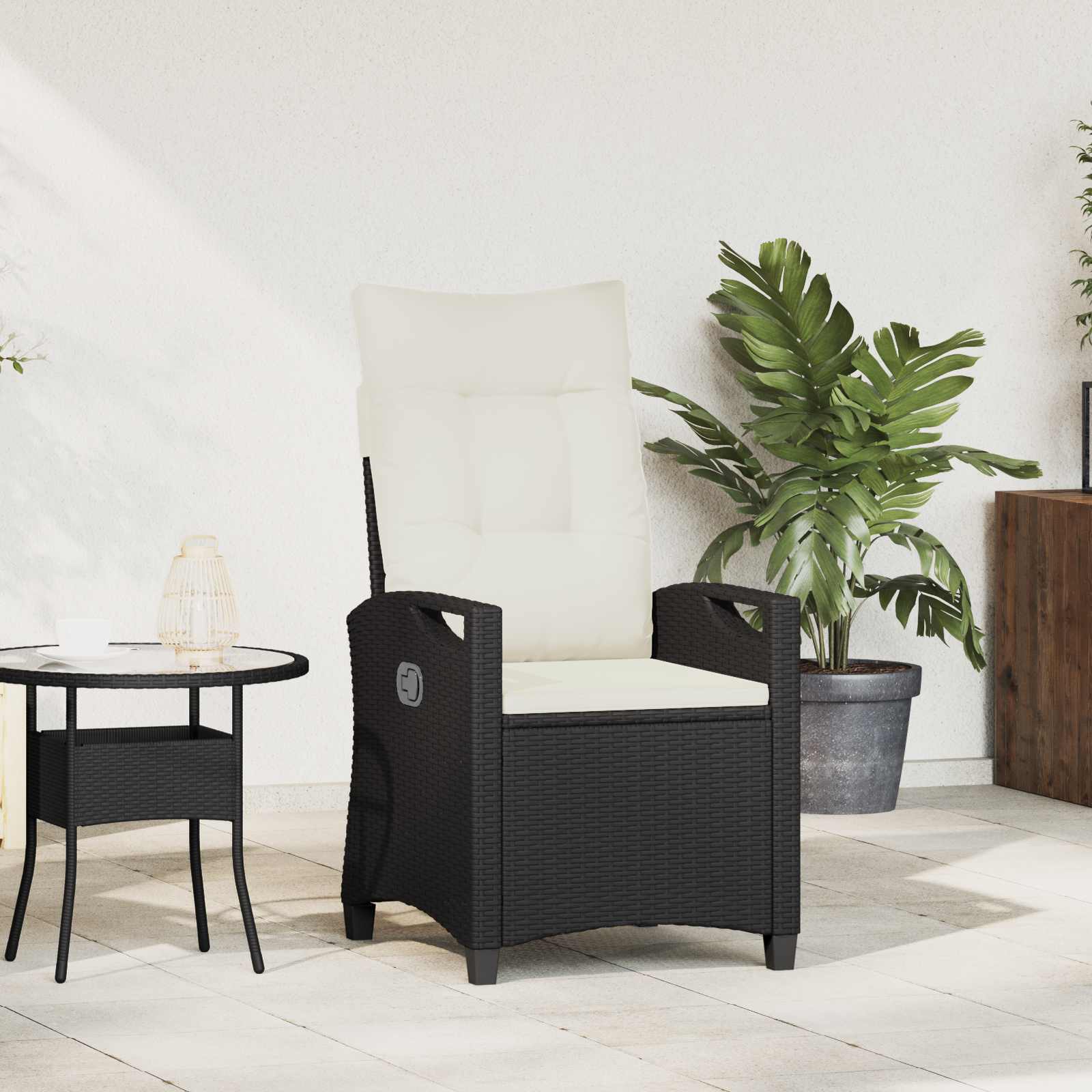 Verstellbarer Gartenstuhl mit Klapptisch